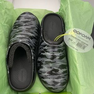 NWT and box Women’s size 10 Oofos Limited Edition Black Gray Camo clog